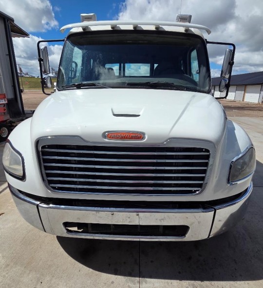 2017 Freightliner 16M Tow Truck - Image 5