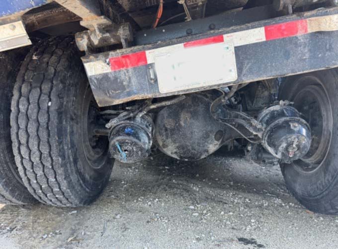 2017 Peterbilt 579 Dump Truck - Image 16