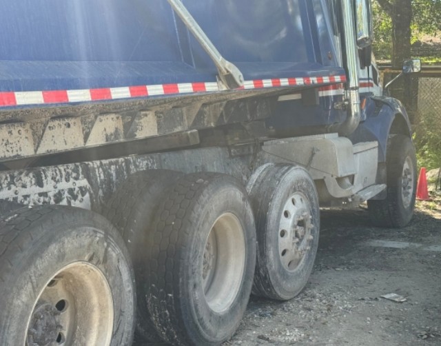 2017 Peterbilt 579 Dump Truck - Image 6