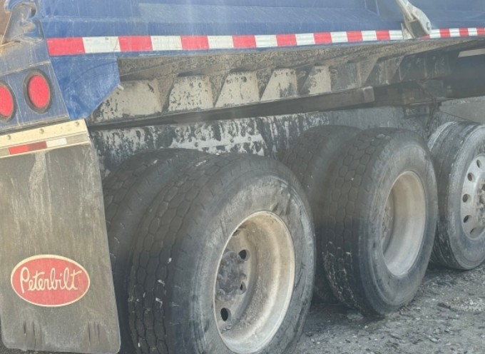 2017 Peterbilt 579 Dump Truck - Image 7