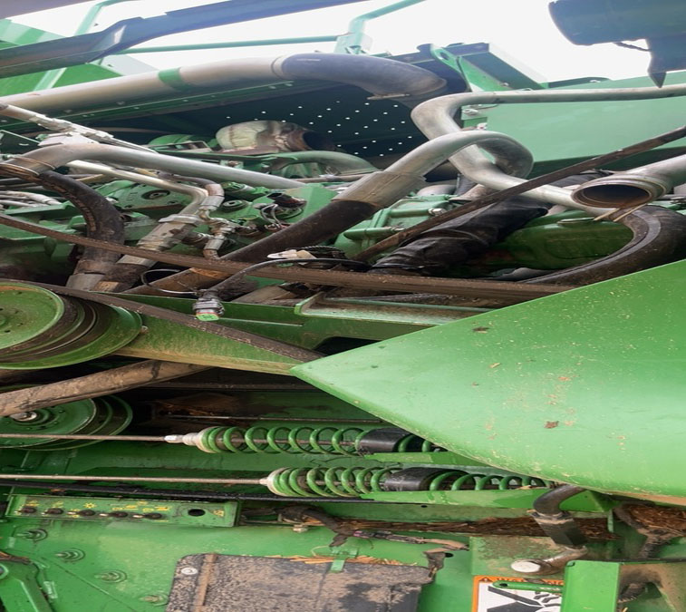 2018 John Deere S680 Combine - Image 4