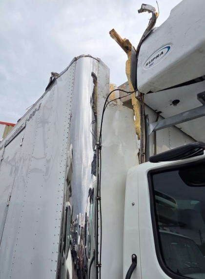 2020 International MV607 Reefer Box Truck - Image 3