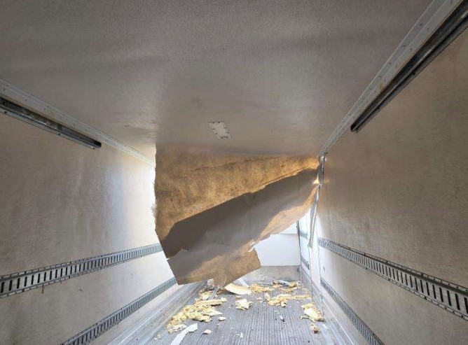 2020 International MV607 Reefer Box Truck - Image 4