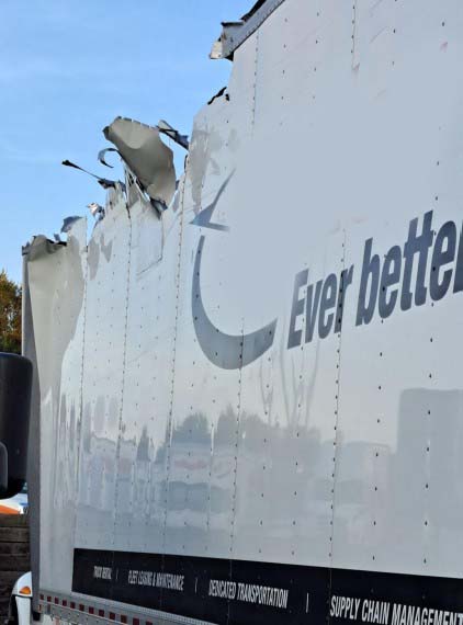 2020 International MV607 Box Truck - Image 2