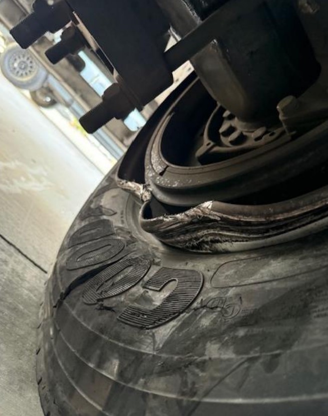 2020 International MV607 Box Truck - Image 7