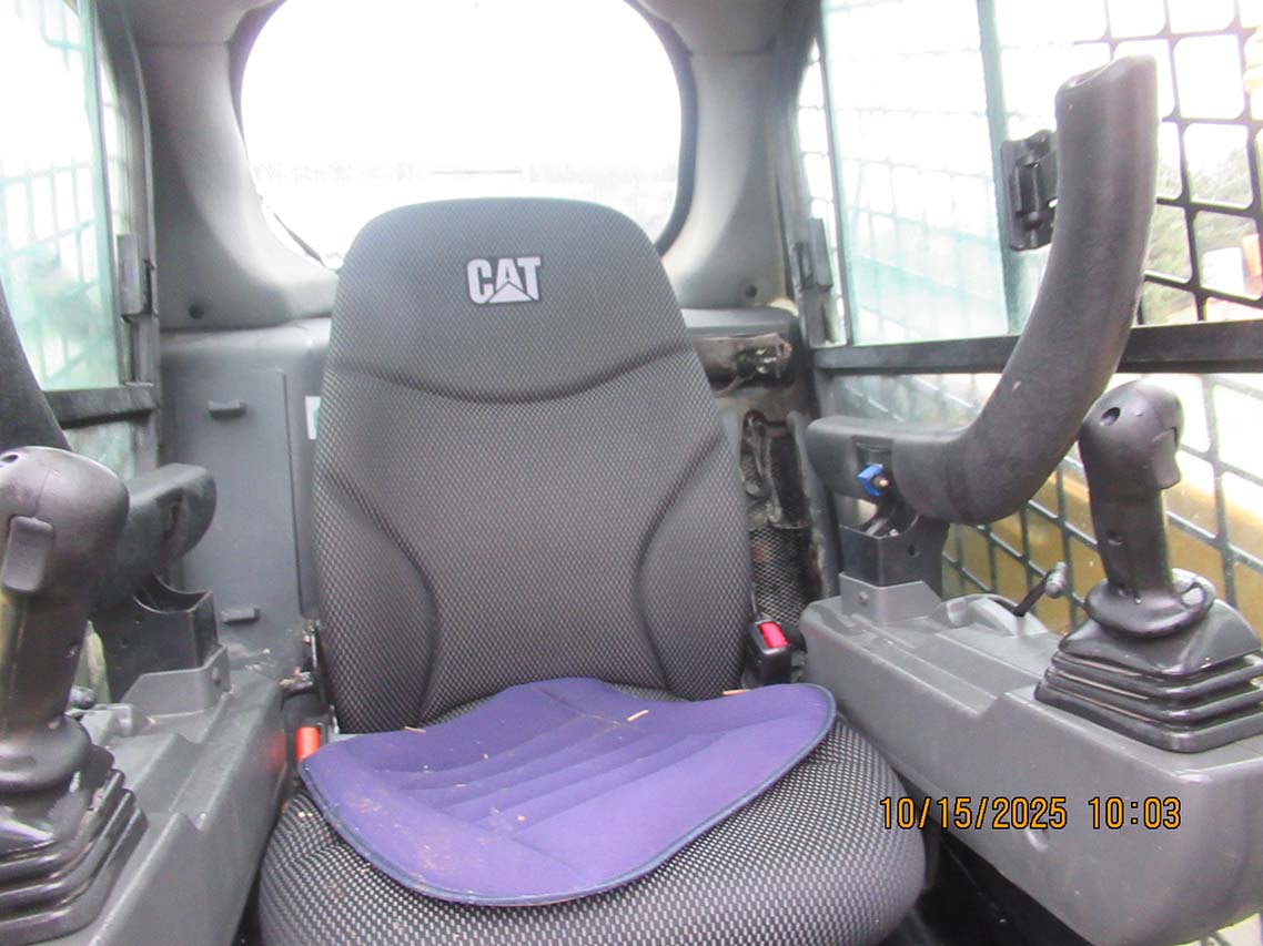 2021 Caterpillar 242D3 Skid Steer - Image 6