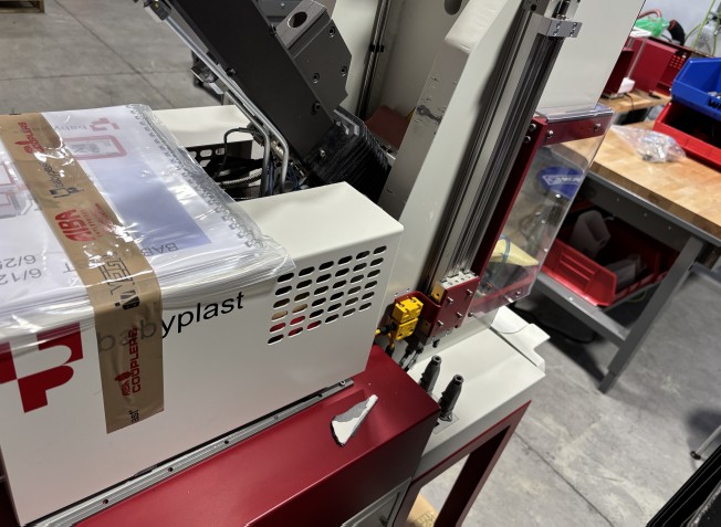 2022 Babyplast Vertical Injection Machine - Image 13