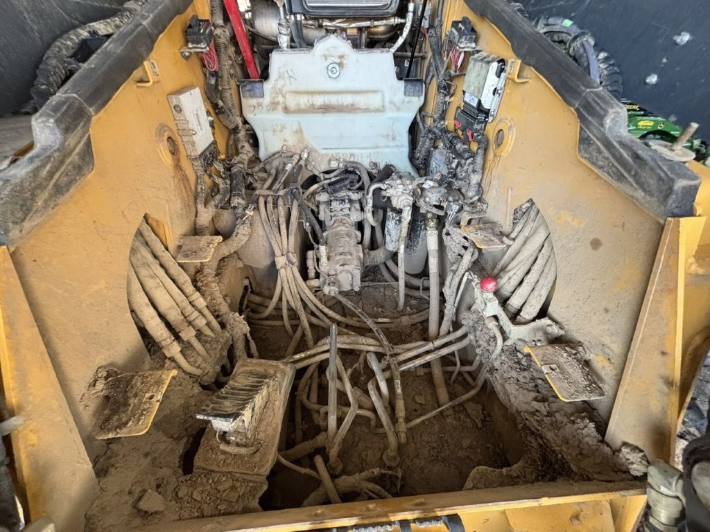 2023 John Deere 333G Skid Steer - Image 17