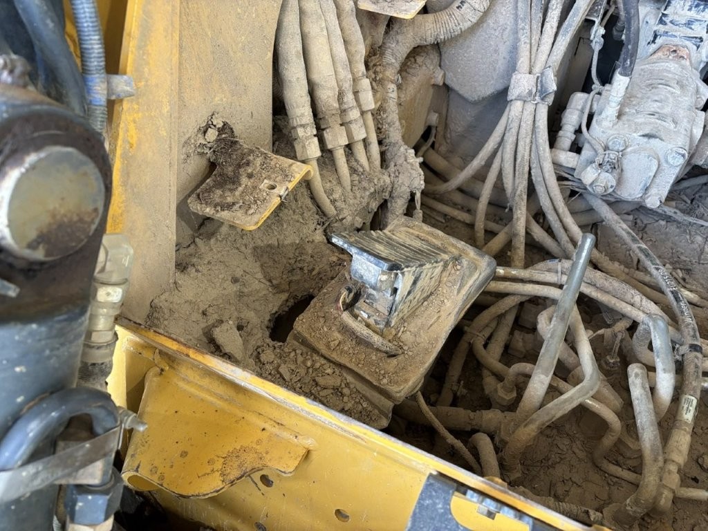 2023 John Deere 333G Skid Steer - Image 19