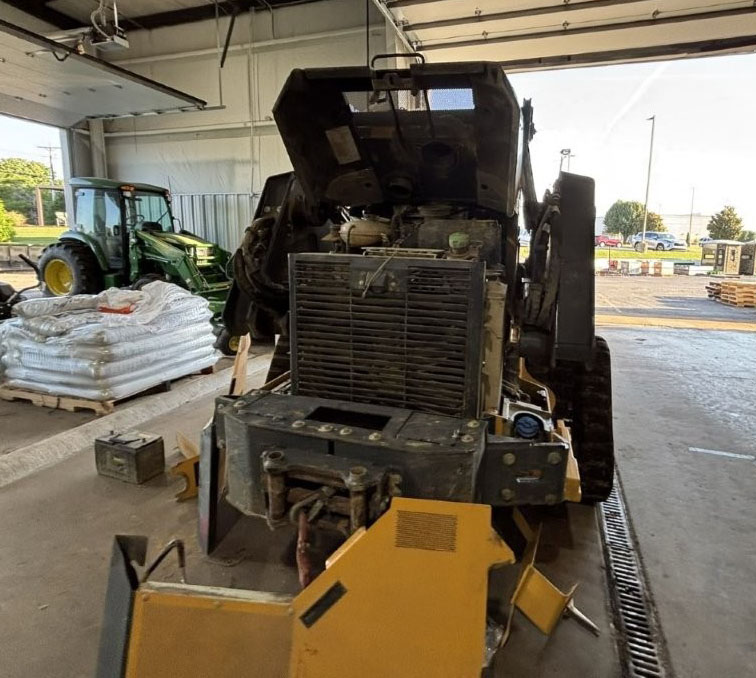2023 John Deere 333G Skid Steer - Image 2