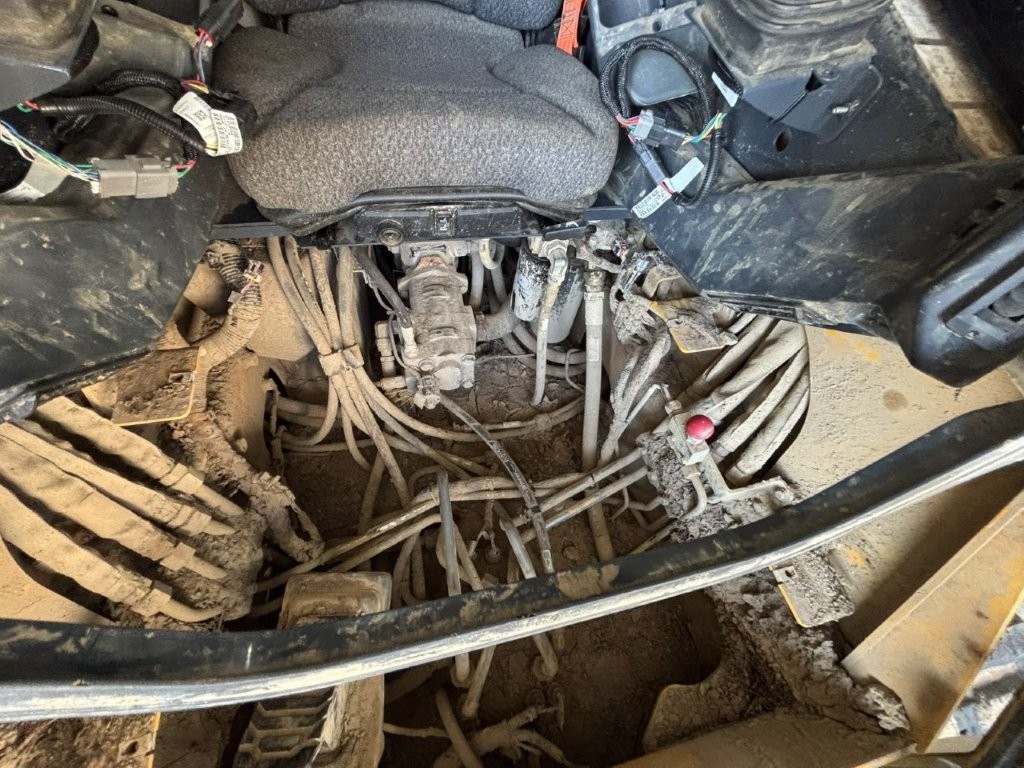 2023 John Deere 333G Skid Steer - Image 23