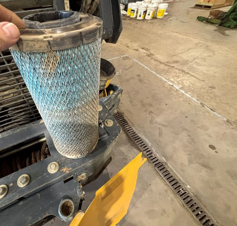 2023 John Deere 333G Skid Steer - Image 25