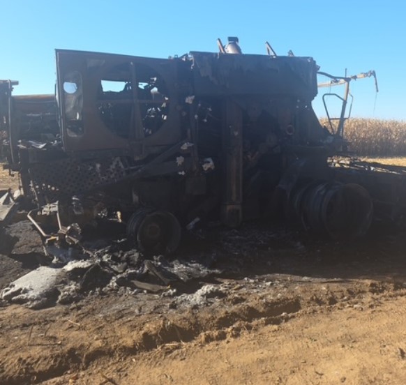 2023 John Deere s770 Combine and Header - Image 3
