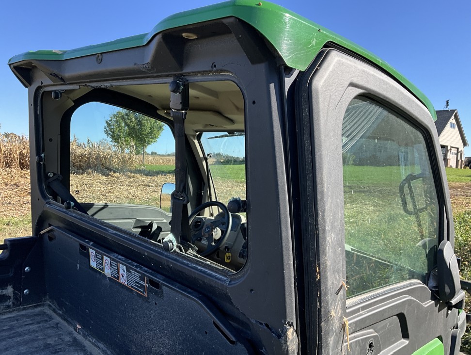 2023 John Deere 835R Gator - Image 2