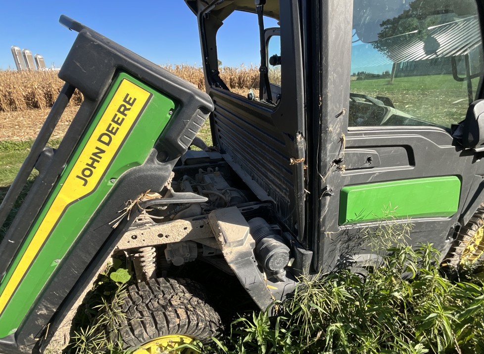 2023 John Deere 835R Gator - Image 4