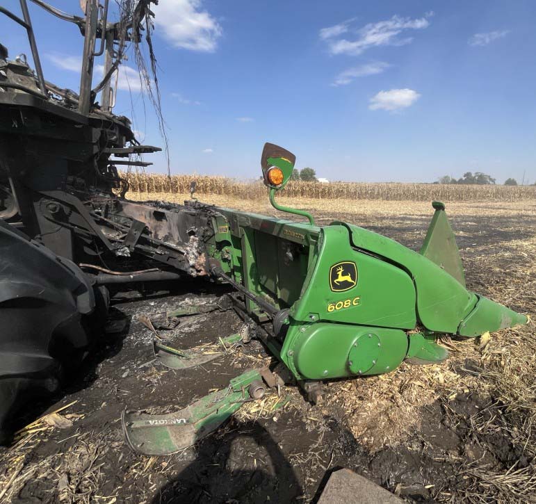 2021 John Deere S680 Combine/2014 John Deere 608C Corn Header - Image 3
