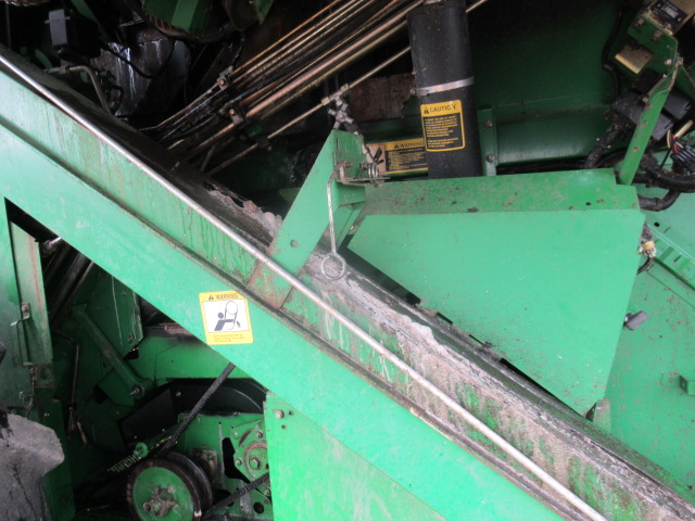 1992 John Deere 9600 Combine - Image 15