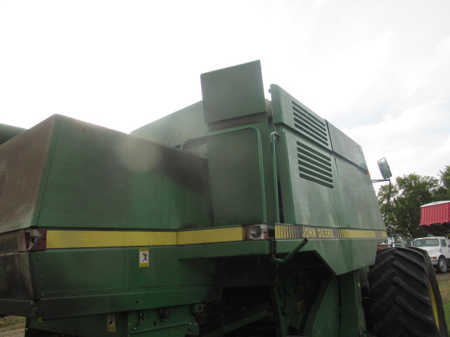 1992 John Deere 9600 Combine - Image 3