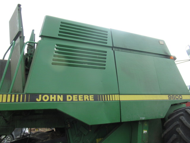 1992 John Deere 9600 Combine - Image 4