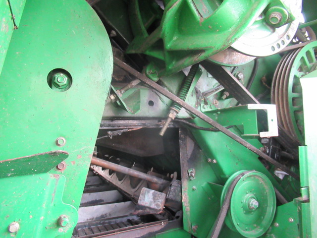 1992 John Deere 9600 Combine - Image 7