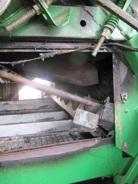 1992 John Deere 9600 Combine - Image 8