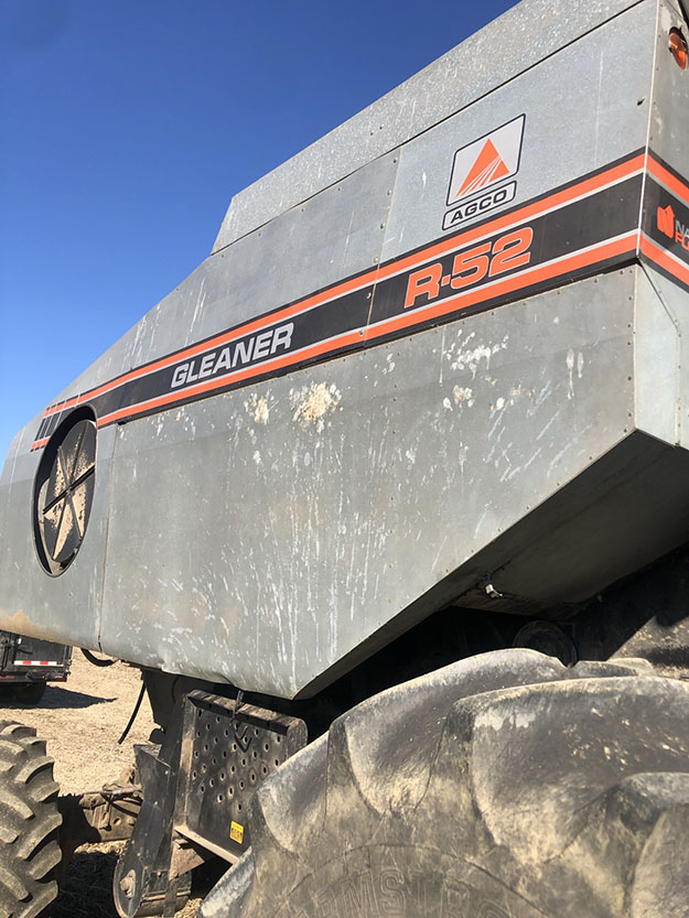 1992 Gleaner R52 Combine - Image 4