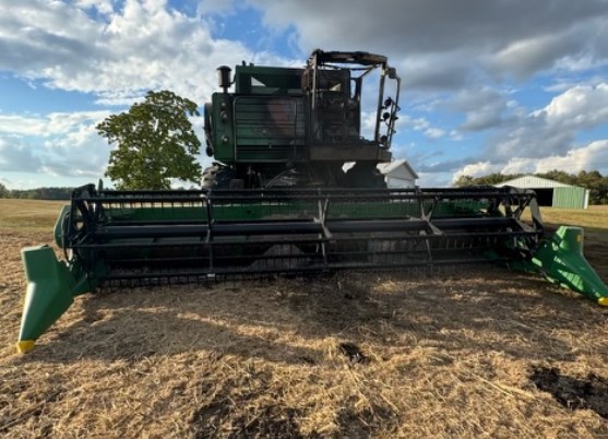 John Deere 7720 Turbo Combine and Header - Image 3
