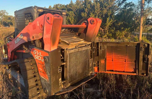 2014 Kubota SVL90-2 Compact Track Loader - Image 4