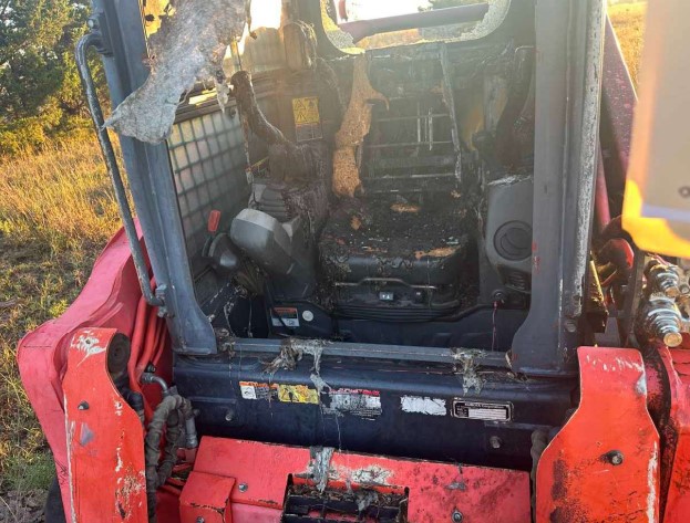 2014 Kubota SVL90-2 Compact Track Loader - Image 6