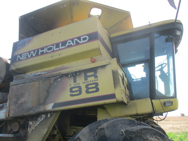 1997 New Holland TR98 Combine - Image 12