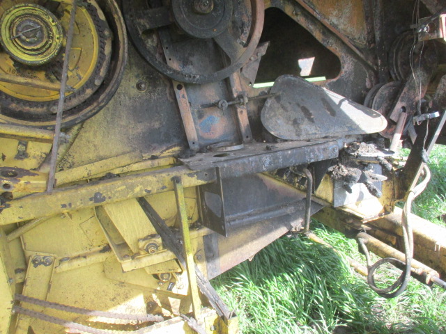 1997 New Holland TR98 Combine - Image 17