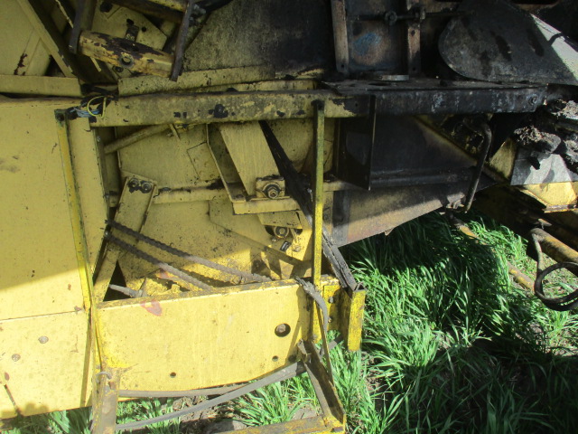1997 New Holland TR98 Combine - Image 18