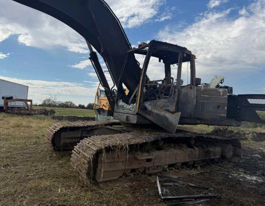 2012 Volvo EC300DL Excavator - Image 2