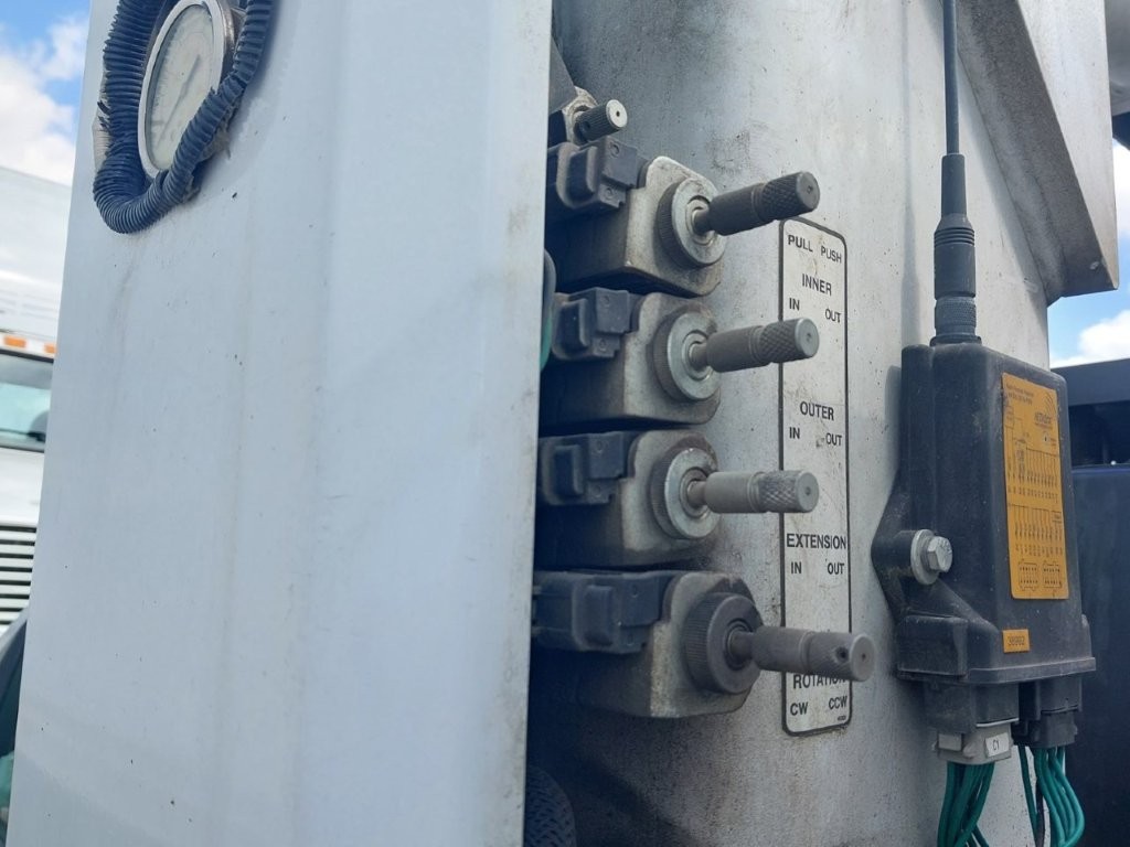 2021 Ford F550 Knuckle Boom Service Truck - Image 19