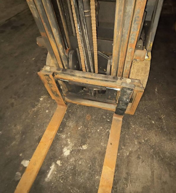 Caterpillar Electric Forklifts - Image 9