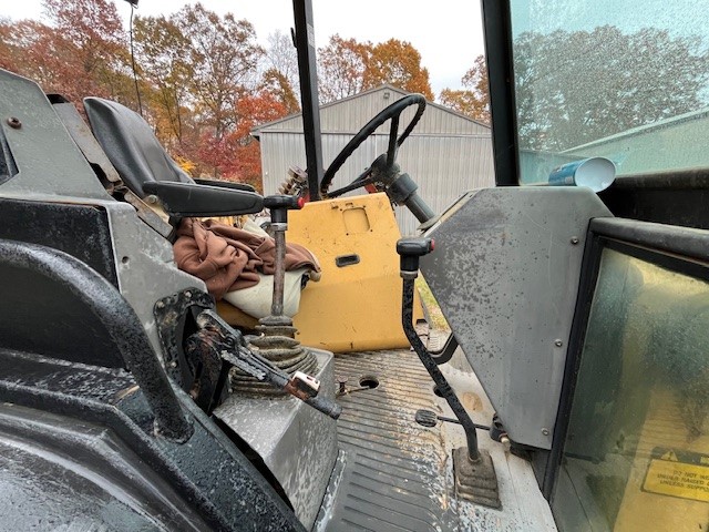 1993 Ford 455D Backhoe - Image 11