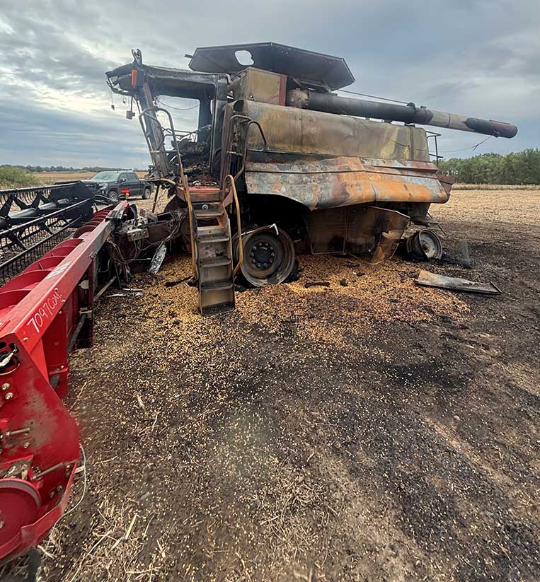 1995 Case IH 2188 Combine - Image 3