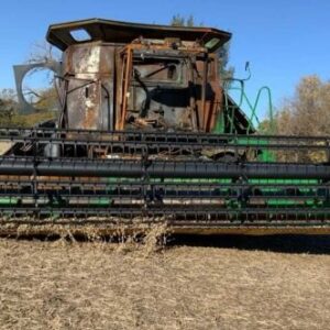1996 John Deere 9600 Combine w/ 2000 John Deere 925 Header