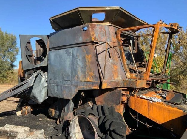 1996 John Deere 9600 Combine w/ 2000 John Deere 925 Header - Image 12