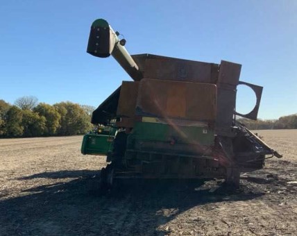 1996 John Deere 9600 Combine w/ 2000 John Deere 925 Header - Image 15