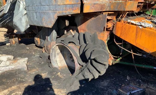 1996 John Deere 9600 Combine w/ 2000 John Deere 925 Header - Image 18