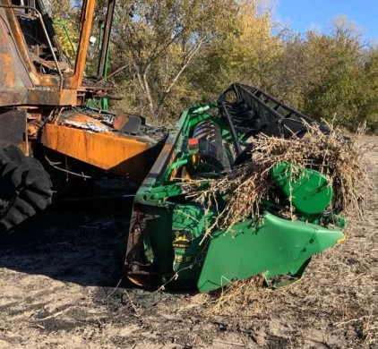 1996 John Deere 9600 Combine w/ 2000 John Deere 925 Header - Image 2