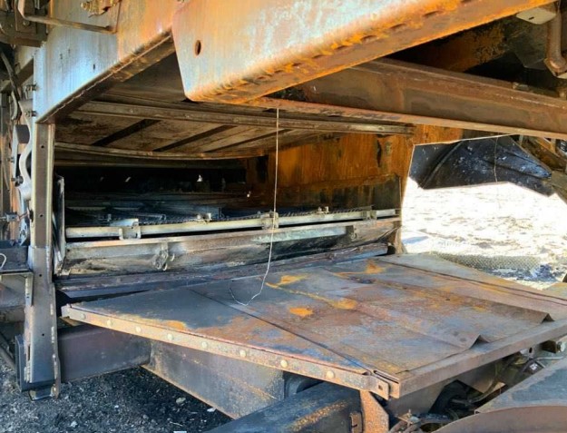 1996 John Deere 9600 Combine w/ 2000 John Deere 925 Header - Image 20