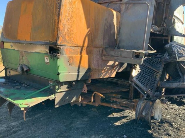 1996 John Deere 9600 Combine w/ 2000 John Deere 925 Header - Image 21