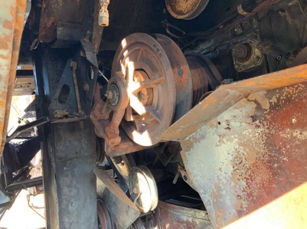 1996 John Deere 9600 Combine w/ 2000 John Deere 925 Header - Image 24