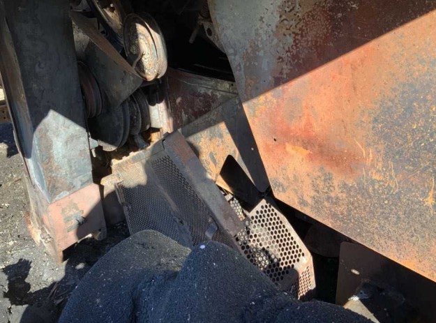 1996 John Deere 9600 Combine w/ 2000 John Deere 925 Header - Image 25