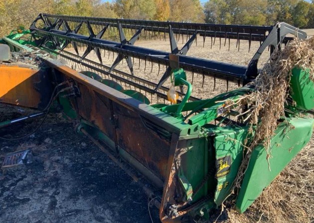 1996 John Deere 9600 Combine w/ 2000 John Deere 925 Header - Image 6