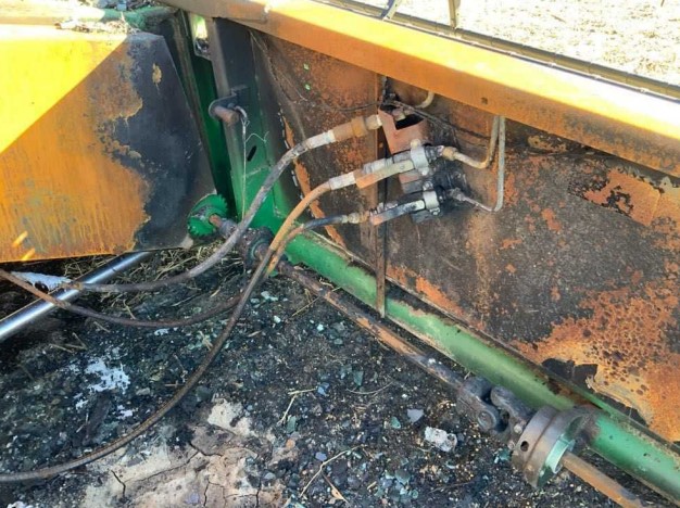 1996 John Deere 9600 Combine w/ 2000 John Deere 925 Header - Image 8