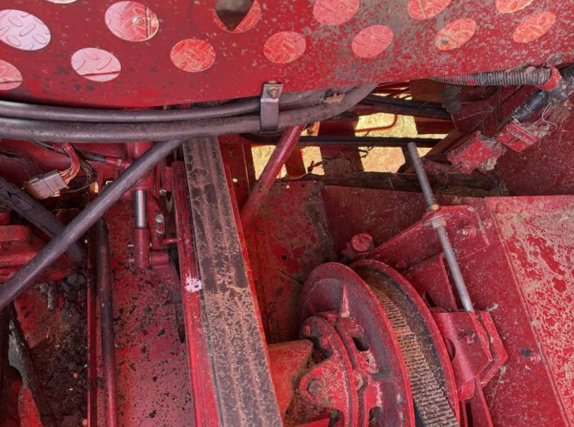 1998 CASE IH 2366 Combine - Image 12