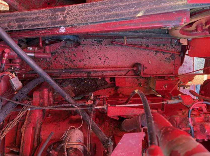 1998 CASE IH 2366 Combine - Image 13